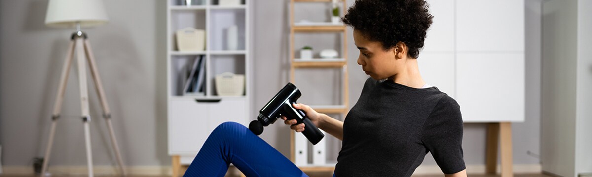 Pijnlijke spieren? Kinesist vertelt waarom een massage gun onmisbaar is.